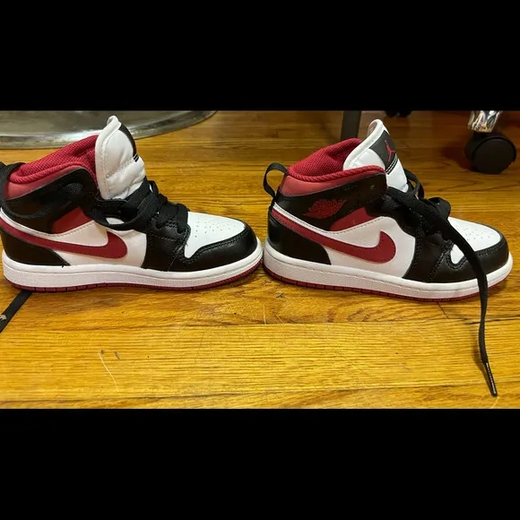 Air Jordan 1 Mid 11.5c