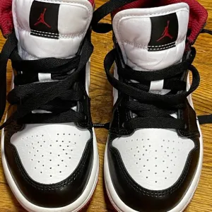 Air Jordan 1 Mid 11.5c