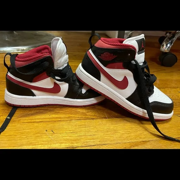 Air Jordan 1 Mid 11.5c