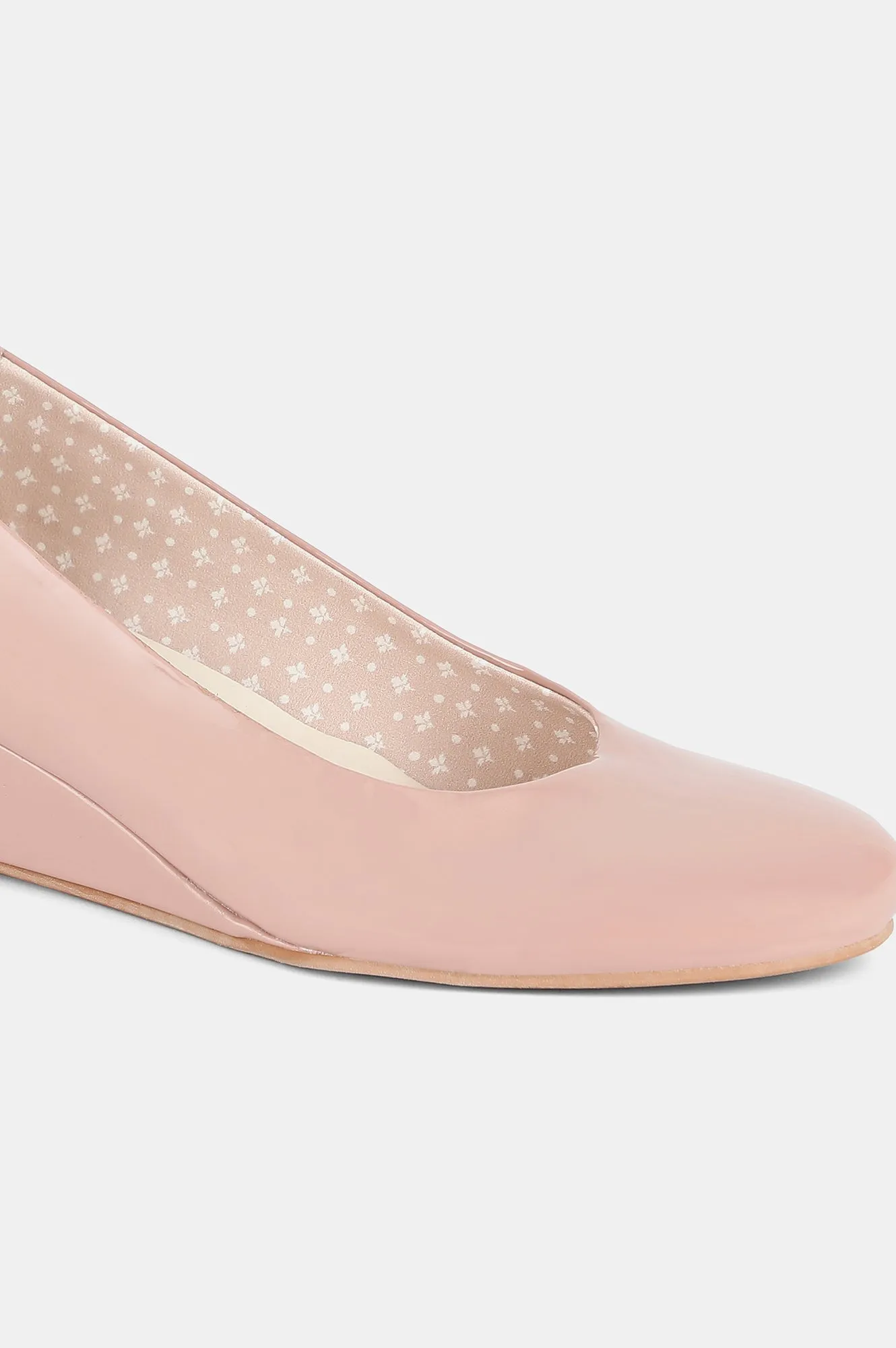 Aurelia Blush Round Toe Graphic Print Wedge - ZCory