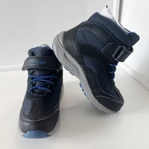 Geox JN Alaska Waterproof Boys Boot sz. 10.5
