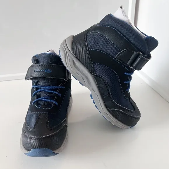 Geox JN Alaska Waterproof Boys Boot sz. 10.5