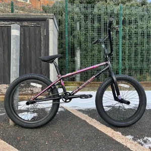 GT Slammer Mercado Bike Raspberry / Black Fade Flatland Edition