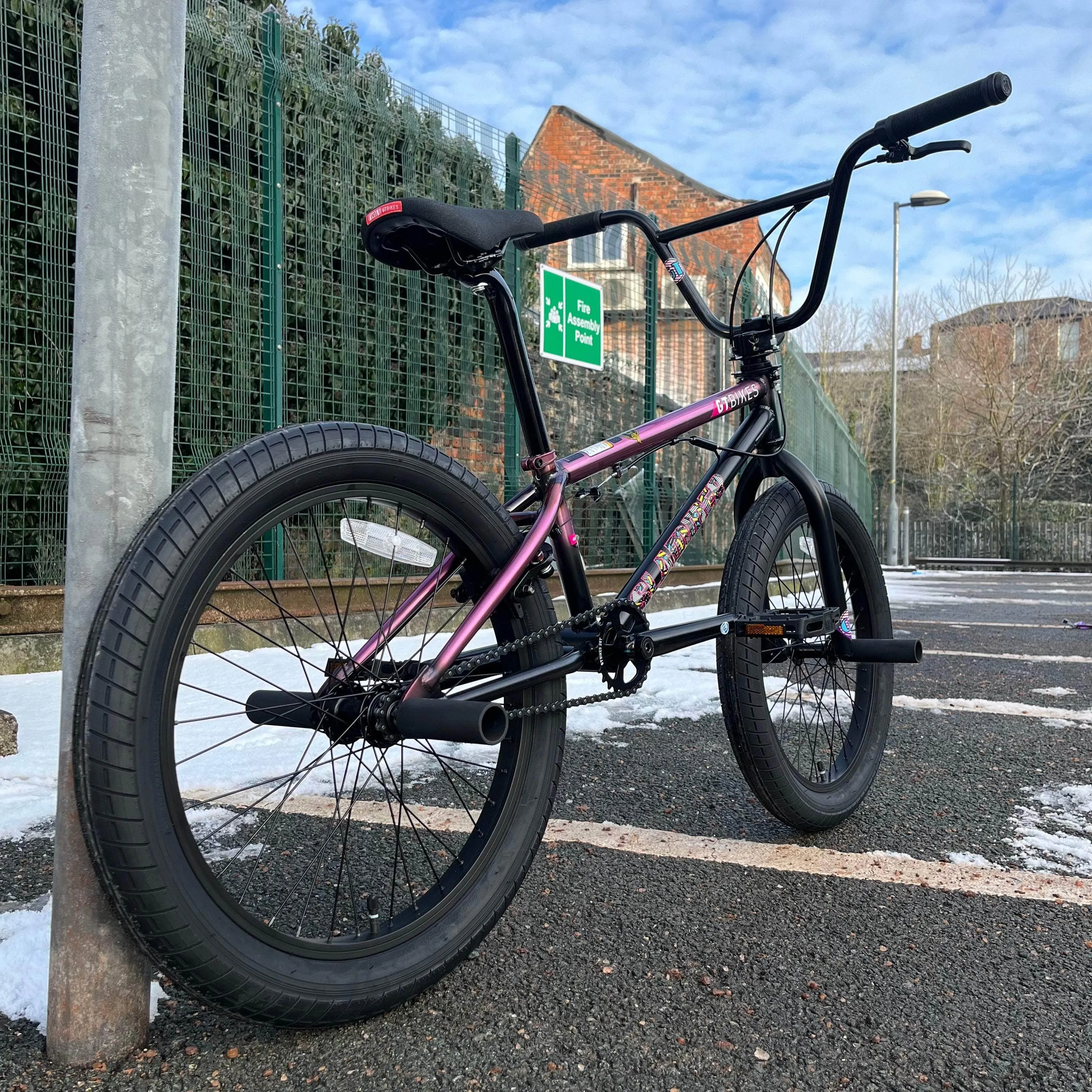 GT Slammer Mercado Bike Raspberry / Black Fade Flatland Edition