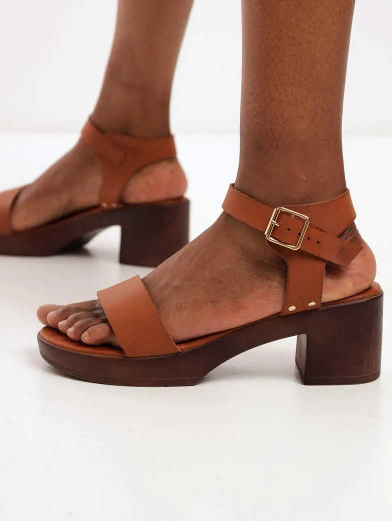 Ladies Low-Block Heel Mule Clog - Tan