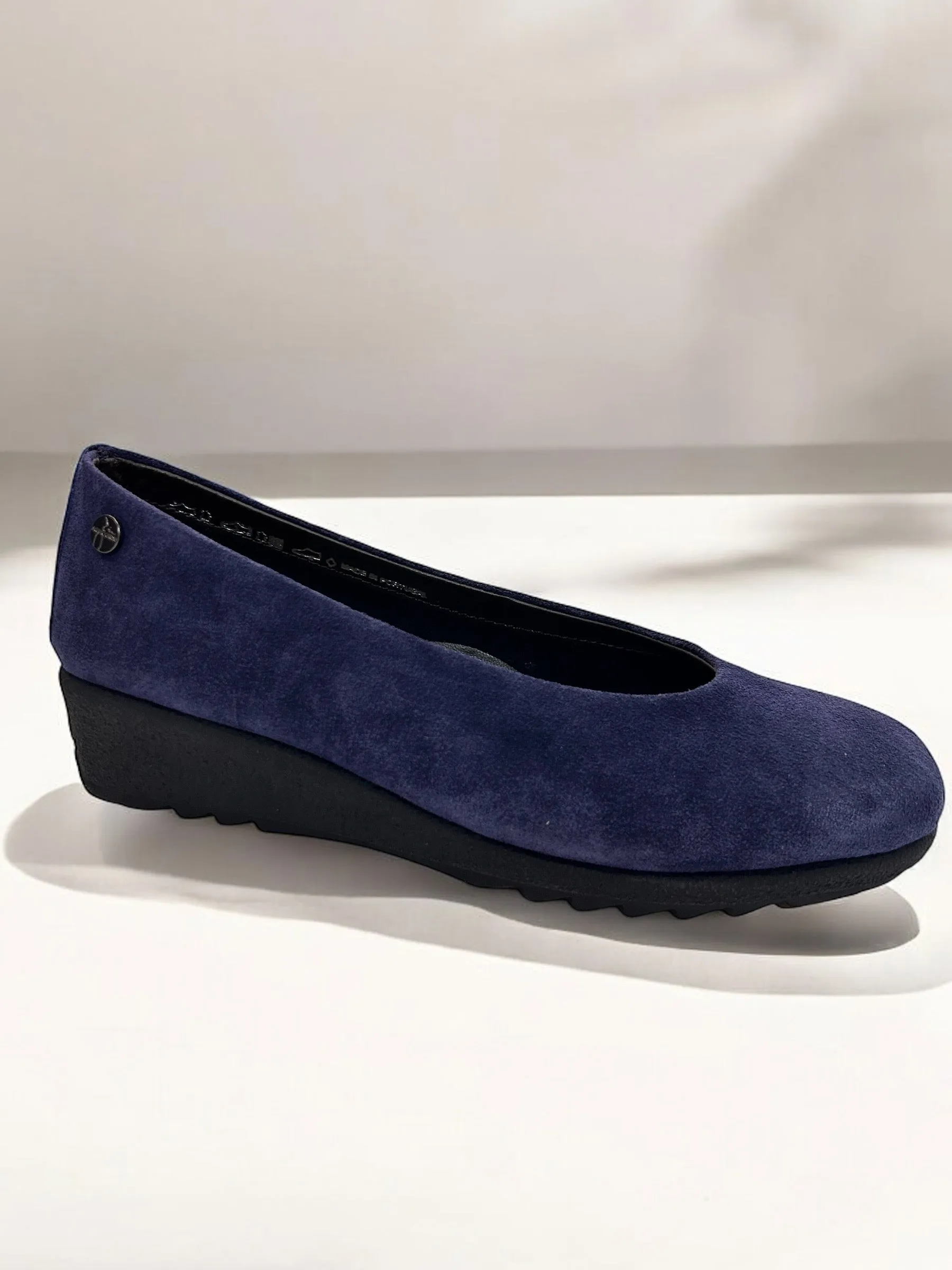 Lockheed Suede