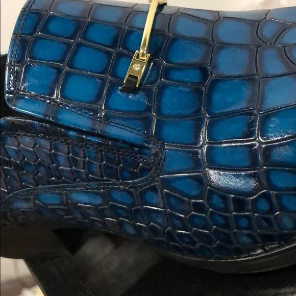 NWB FIESSO ENCORE LEATHER BLUE SHOE FI3244