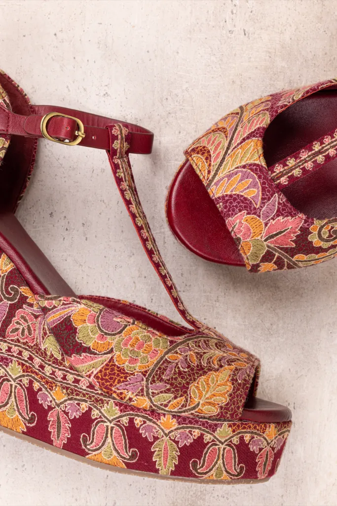 Rasha Maroon Wedges