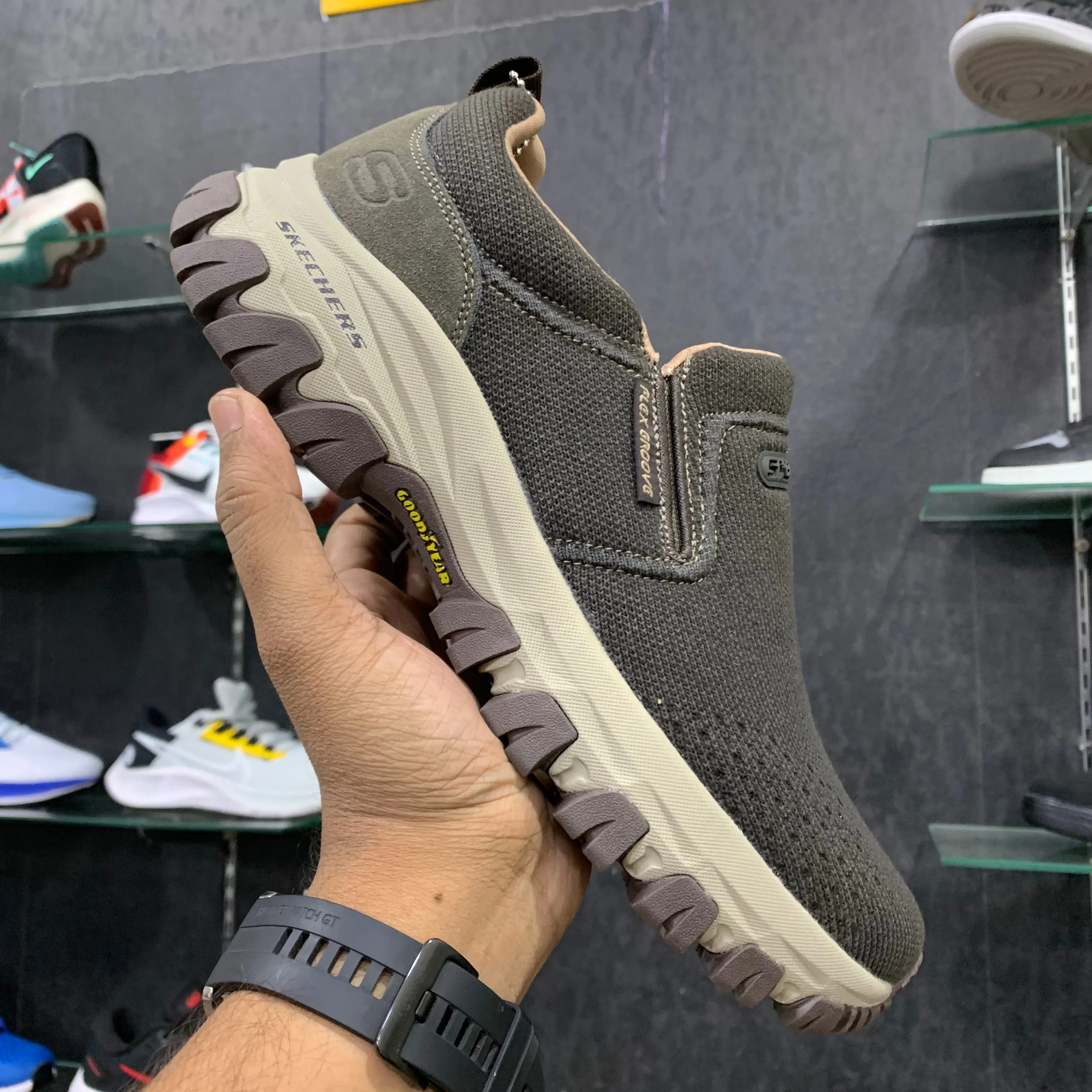 Sketcher DLux Trail Goodyear Sole "Brown"