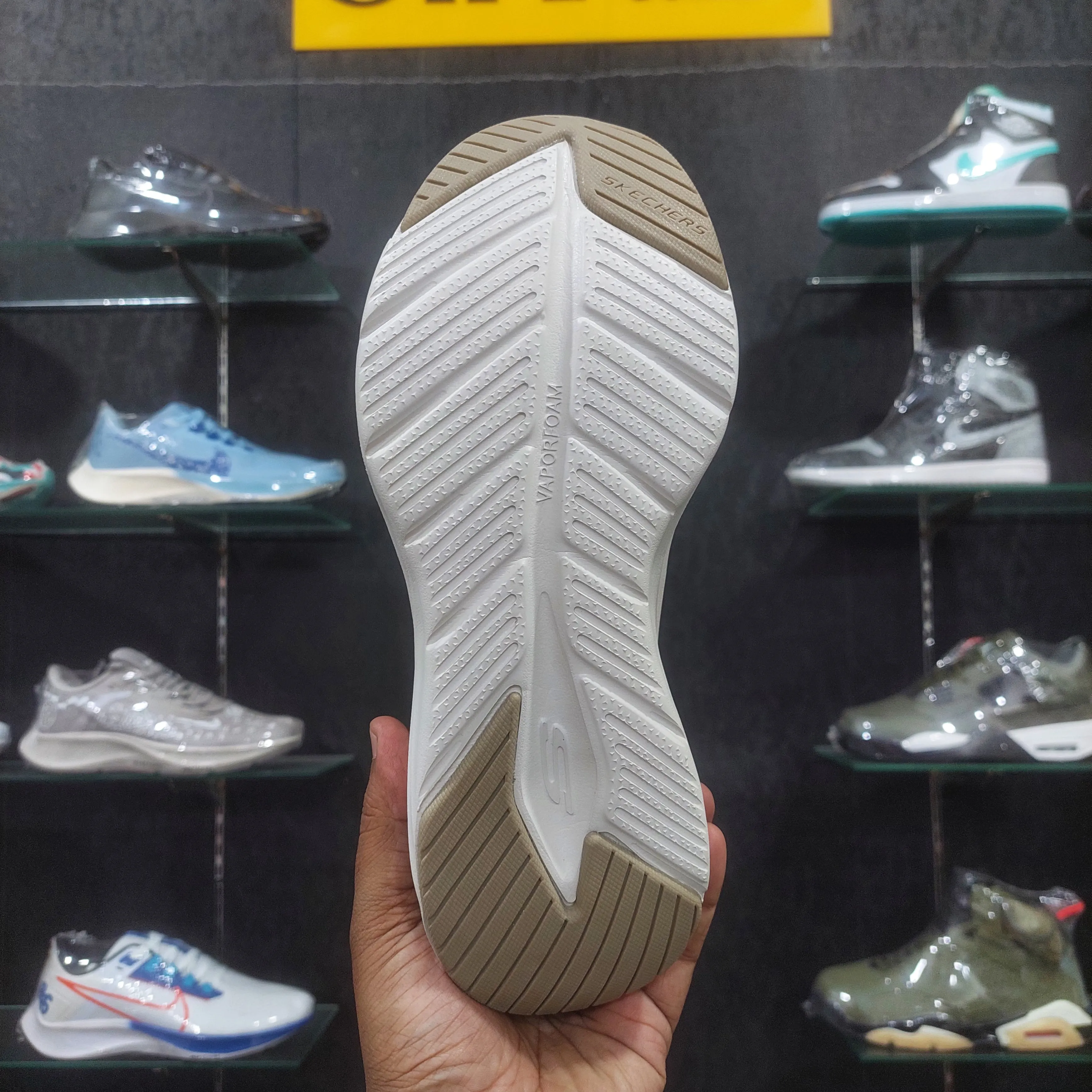 Sketchers Vapour Foam Khaki