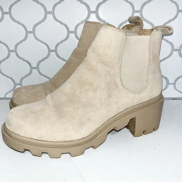 Steve Madden Women’s Hadlee Lug Sole Chelsea Boot size 9
