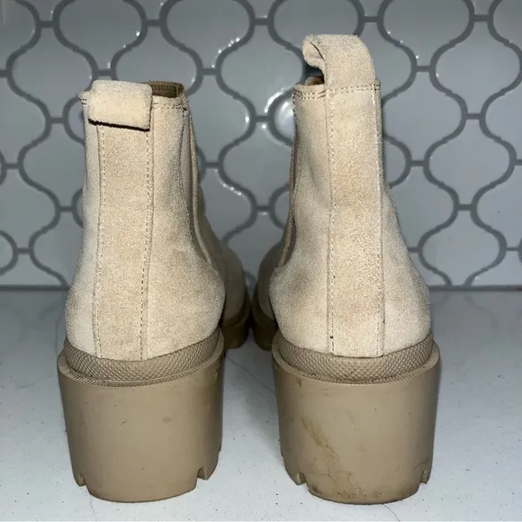 Steve Madden Women’s Hadlee Lug Sole Chelsea Boot size 9