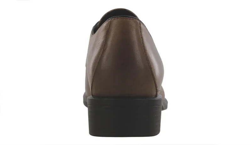 Women's Annex Oxford Dress Shoe in Darkwood